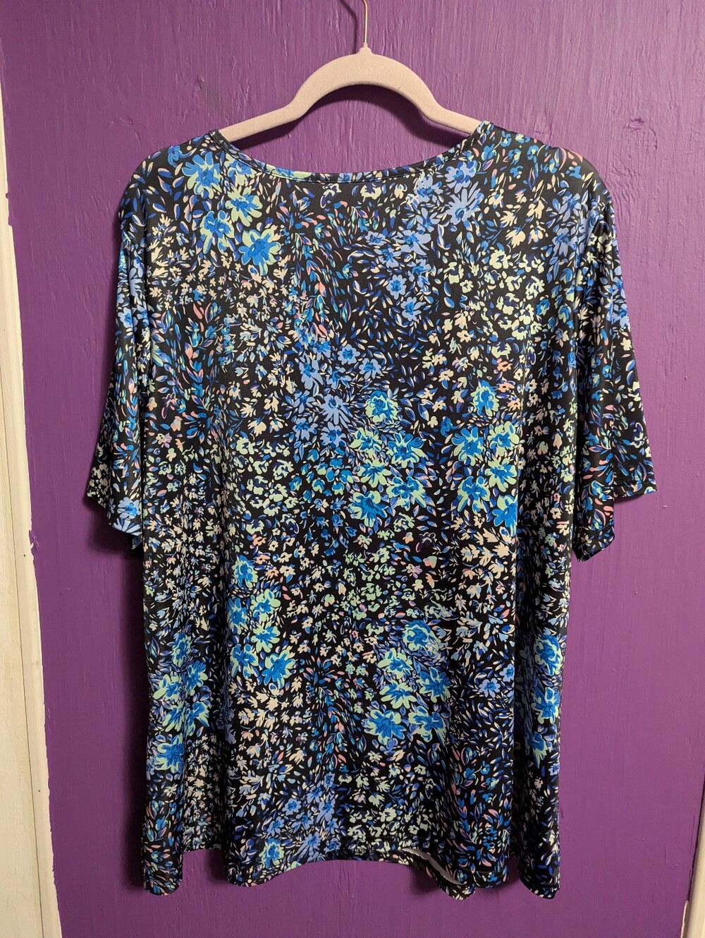 17. Black Blue Pink Floral StretchShort Sleeve Top XXL 16 18 - Picture 3 of 3